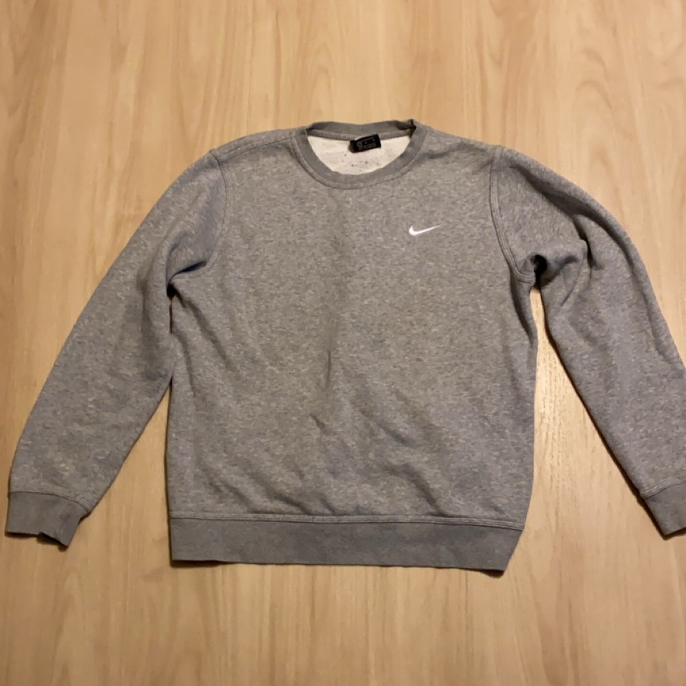 Nike Men's Light Gray Crewneck Sweatshirt with White Swoosh